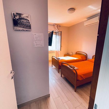 Affitta Camere Mattia Mottola フィウミチーノ エクステリア 写真
